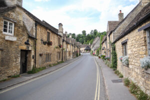 Read more about the article Cotswolds Road Trip: Route + Best Places to Visit!