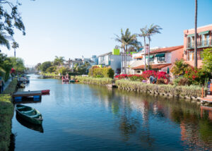 Read more about the article Venice Beach Canals Los Angeles: How to Visit